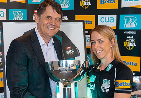 CUA chief executive Rob Goudswaard with Kirby Short, captain of Brisbane Heat's WBBL cricket team. Photo: Queensland Cricket.
